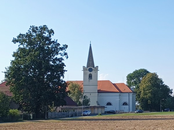 095  Všestary - kostel Nejsvětější Trojice