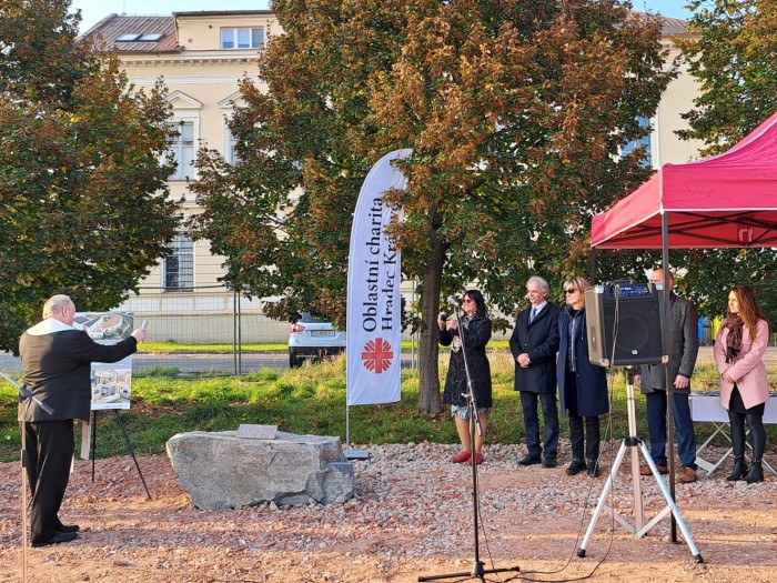 22  Pokropení základního kamene