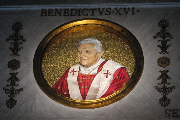 12  Benedikt XVI.